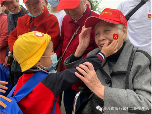 长沙市康乃馨老年呵护中心,长沙老年疗养,老年居家养老,老年护理哪里好