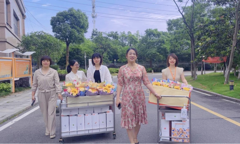 最美护士节邂逅感恩母亲节|以爱之名，守护漫长岁月