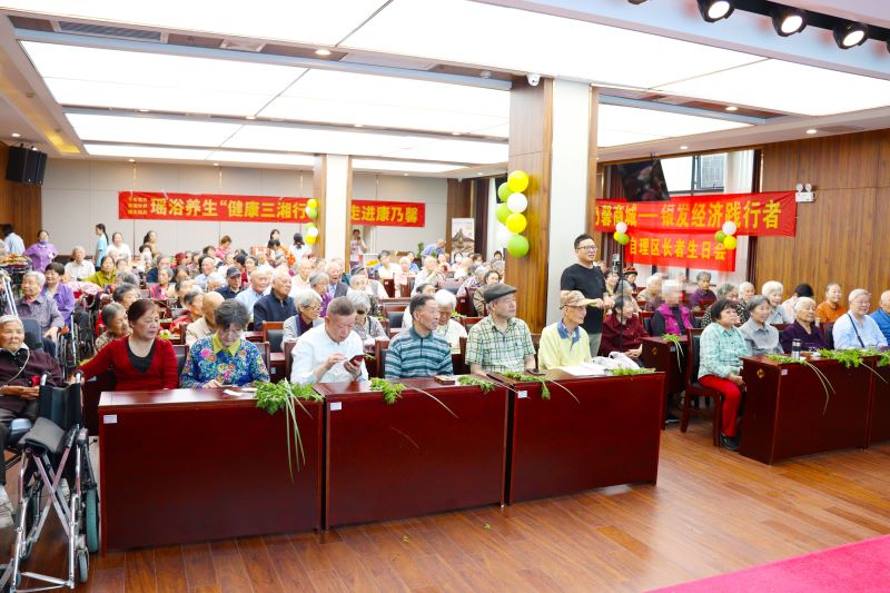 “花式”端午，康乃馨养老的爷爷奶奶们这样过